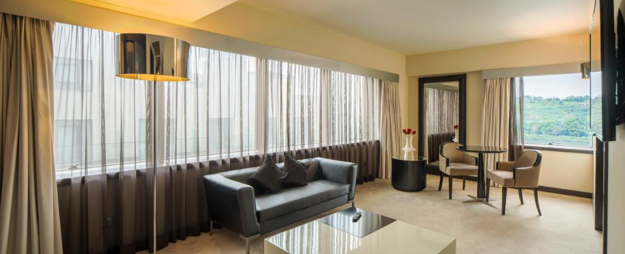 Nh Coimbra Dona Ines Hotel Екстериор снимка