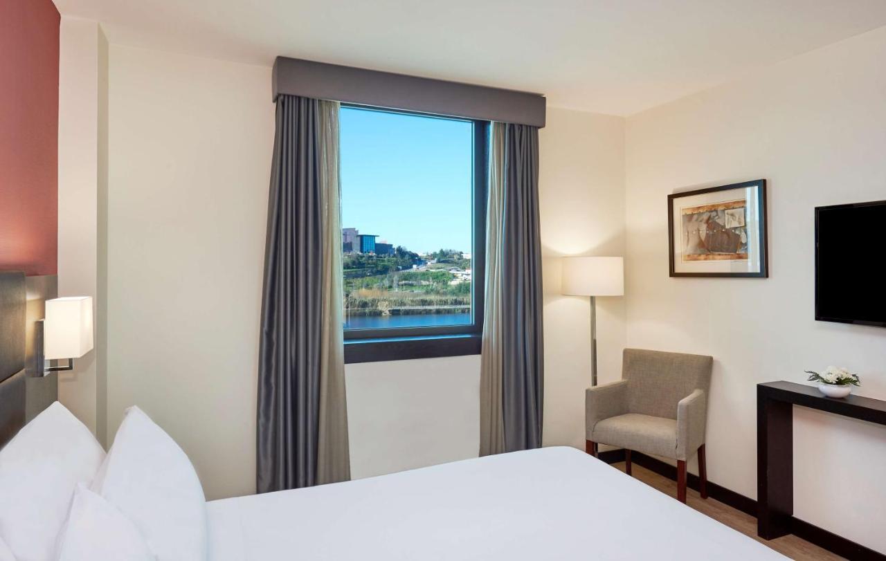 Nh Coimbra Dona Ines Hotel Екстериор снимка