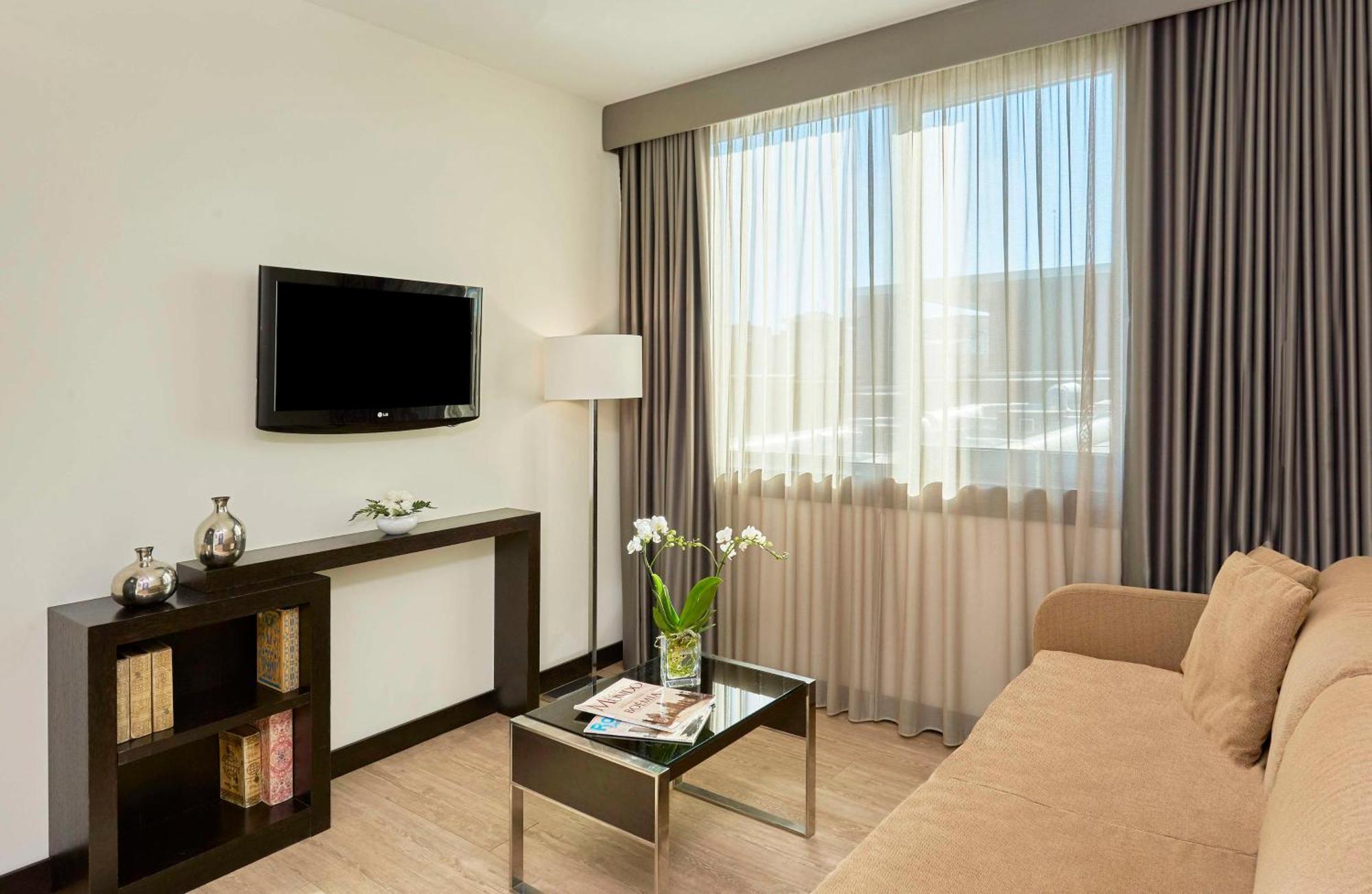 Nh Coimbra Dona Ines Hotel Екстериор снимка