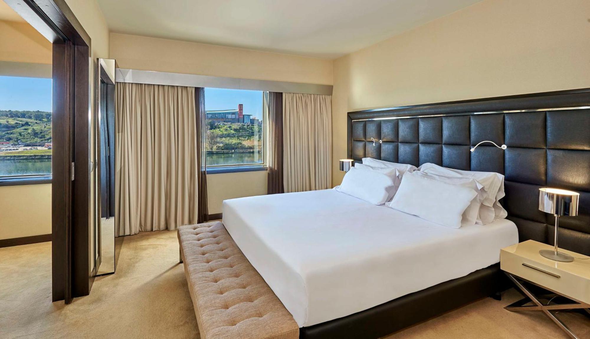 Nh Coimbra Dona Ines Hotel Екстериор снимка